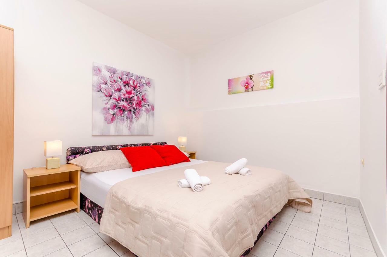 Apartments Tonka Donji Okrug  エクステリア 写真