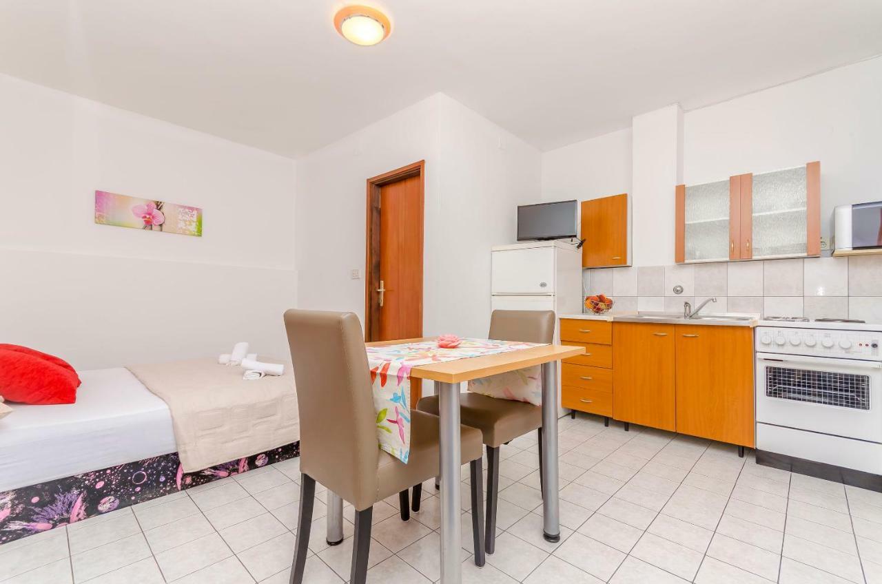 Apartments Tonka Donji Okrug  エクステリア 写真